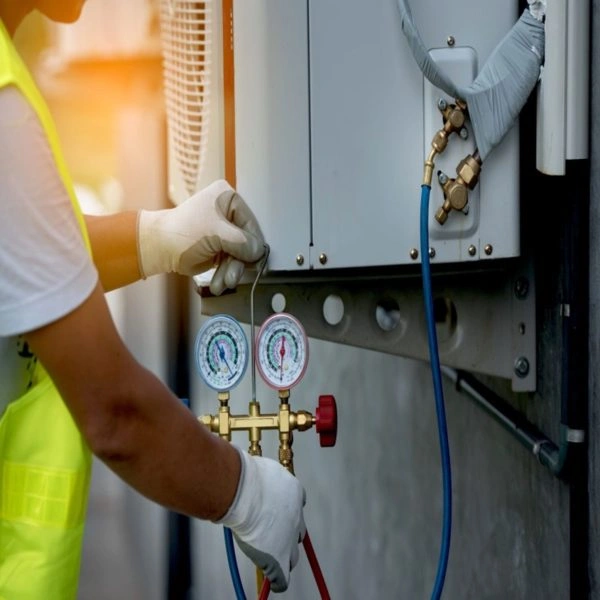 technician repairing commercial air conditioning unit Fort Worth